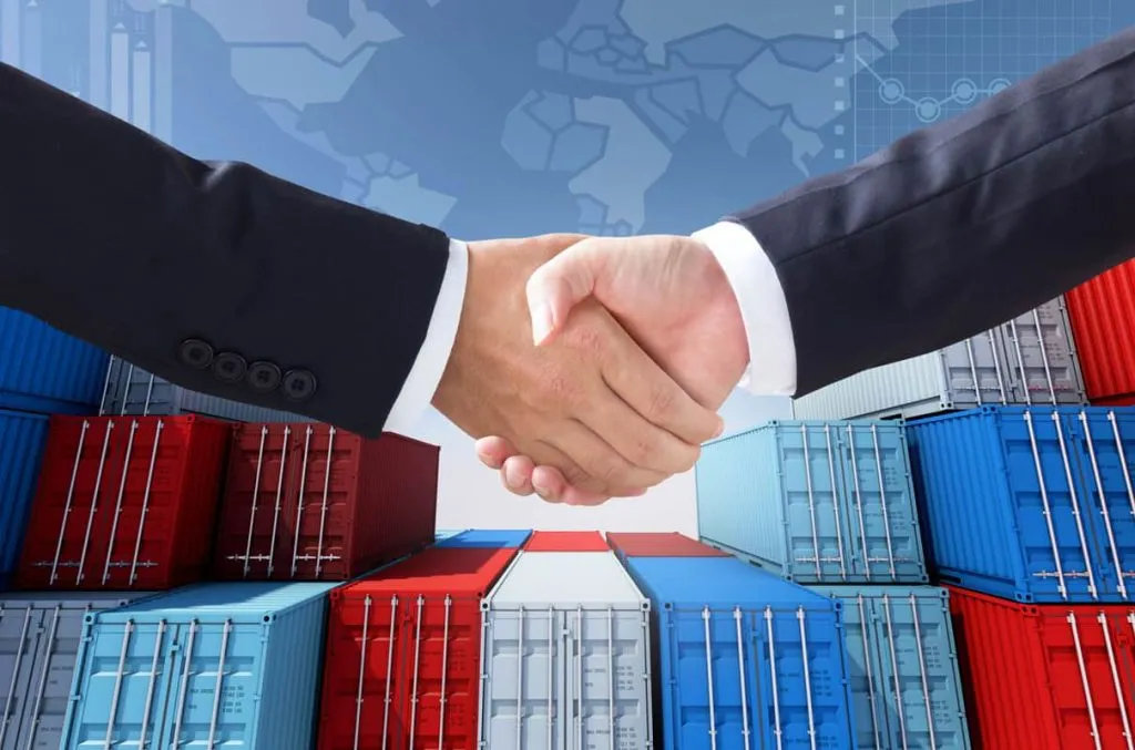 Qual a Melhor Opção para Seu Negócio: Trading Companies ou Exportação Direta?